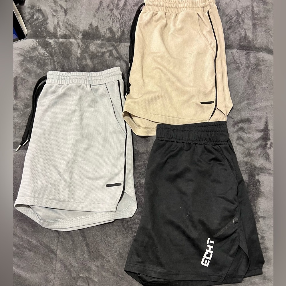 Tan and grey shorts are an L, black are 3XL. All fit L-XL well